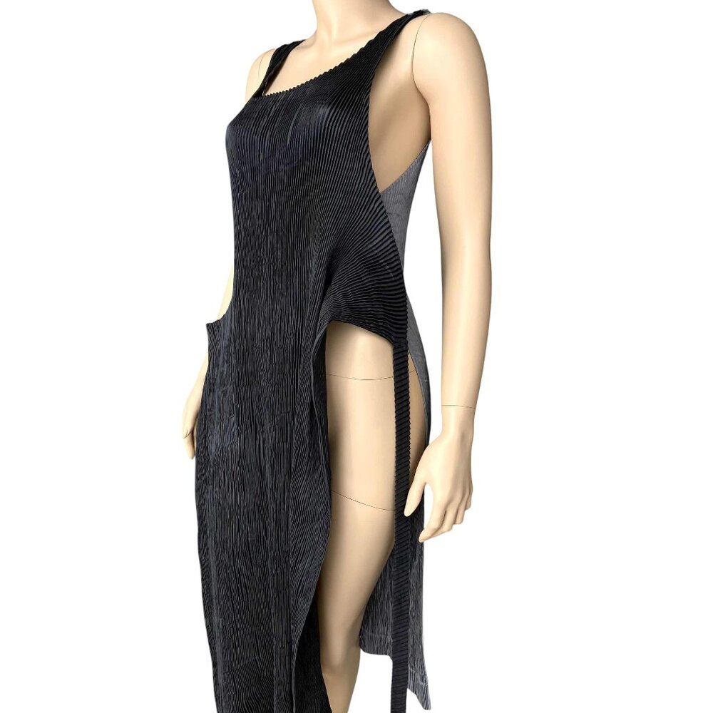 ISSEY MIYAKE Black & Gray Reversible Pleated Apron Wrap Dress